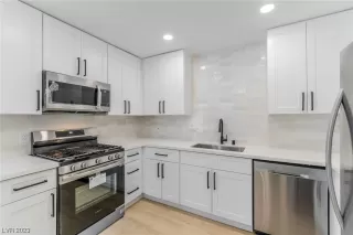 Photo #6: 2533333 Listing 