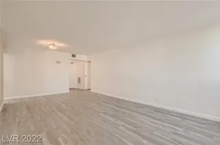 Photo #5: 2533359 Listing