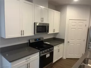 Photo #5: 2533402 Listing 