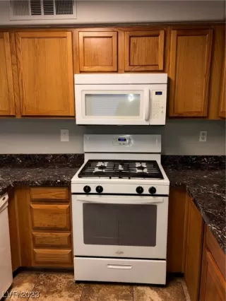 Photo #4: 2533425 Listing