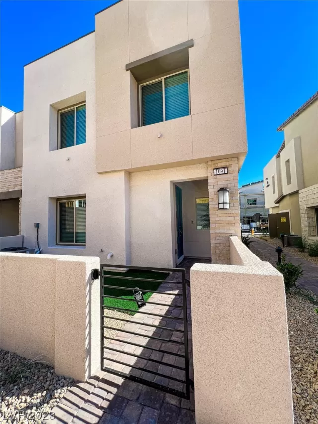 MLS: 2533562 Condo For Sale