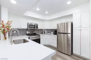 Photo #1: 2533589 Listing