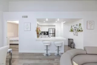 Photo #2: 2533589 Listing