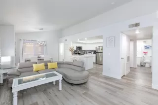 Photo #4: 2533589 Listing