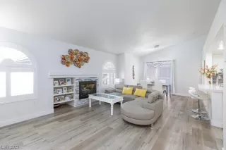 Photo #5: 2533589 Listing