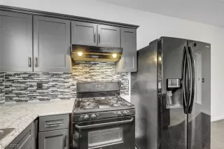 Photo #4: 2533602 Listing