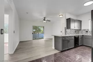 Photo #5: 2533602 Listing