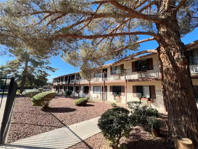 MLS: 2533641 Condo For Sale