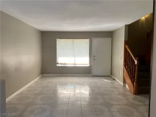 Photo #5: 2533711 Listing