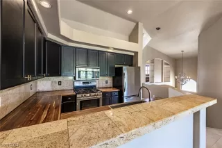 Photo #3: 2533737 Listing