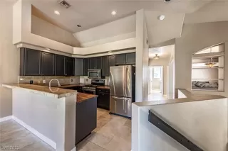 Photo #4: 2533737 Listing