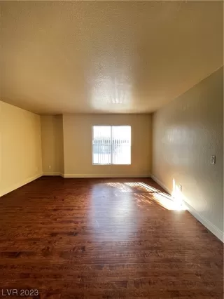 Photo #1: 2533756 Listing 