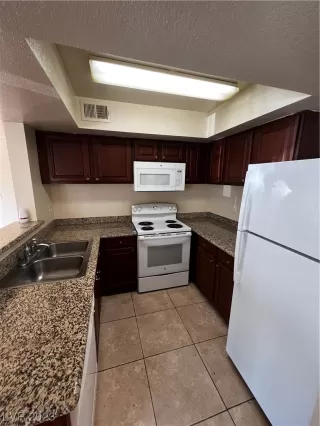 Photo #5: 2533756 Listing 