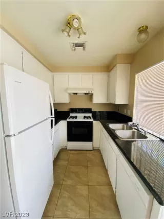 Photo #1: 2533796 Listing