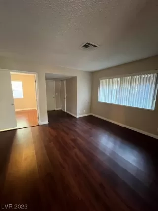 Photo #3: 2533796 Listing