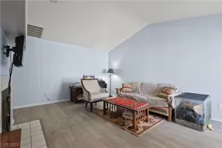 Photo #5: 2533975 Listing