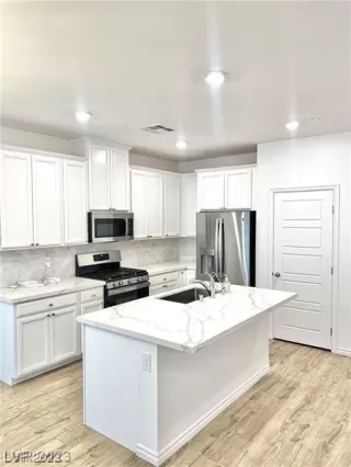Photo #3: 2533989 Listing 