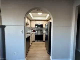 Photo #6: 2534004 Listing