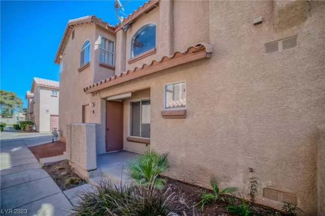 MLS: 2534015 Condo For Sale