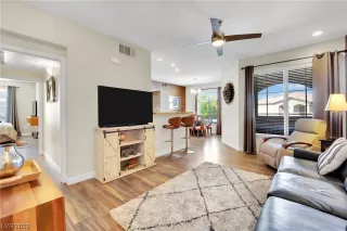 Photo #1: 2534067 Listing