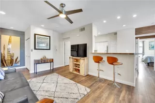 Photo #5: 2534067 Listing