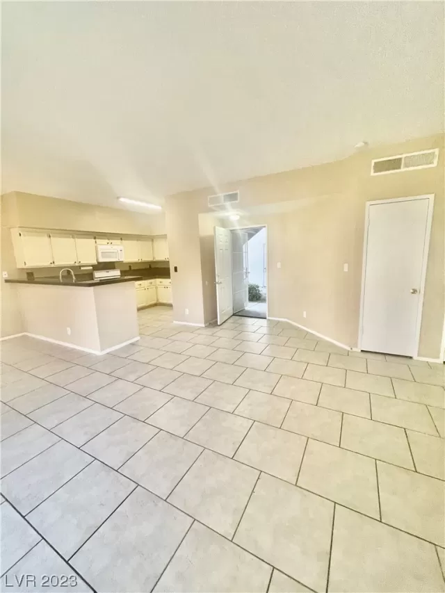 MLS: 2534075 Condo For Sale