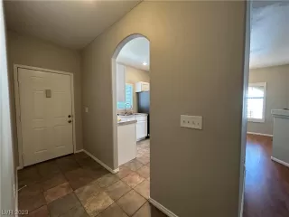 Photo #5: 2534092 Listing