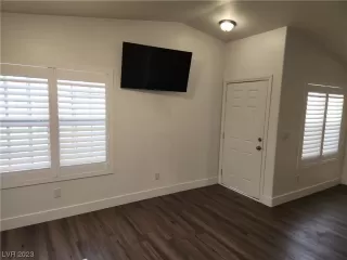 Photo #2: 2534117 Listing