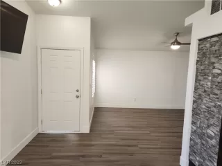 Photo #3: 2534117 Listing