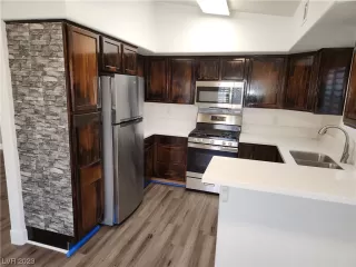 Photo #5: 2534117 Listing