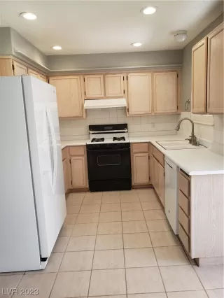 Photo #5: 2534243 Listing 
