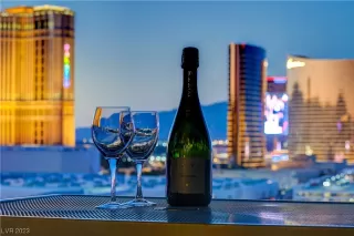 Photo #2: 2534335 Listing