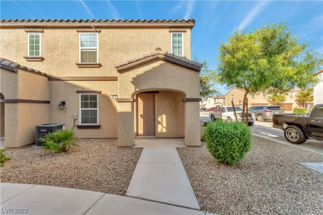 MLS: 2534395 Condo For Sale