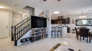 Photo #2: 2534507 Listing