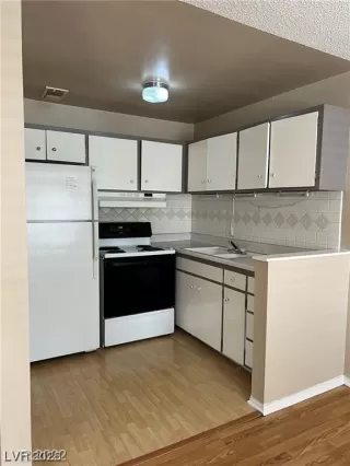 Photo #3: 2534673 Listing 