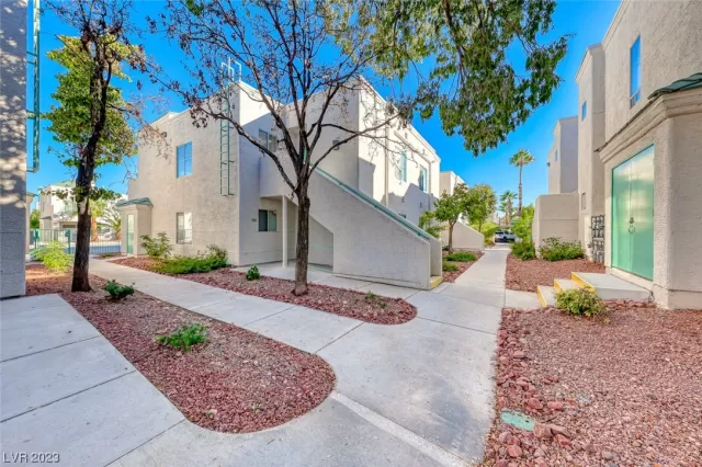 MLS: 2534734 Condo For Sale