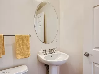 Photo #6: 2534735 Listing