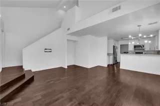 Photo #4: 2534775 Listing