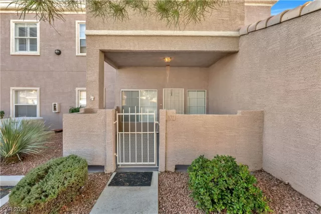 MLS: 2534786 Condo For Sale