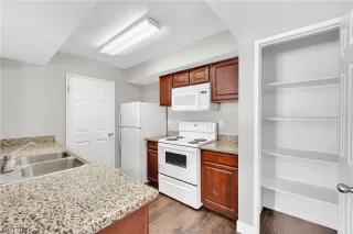 Photo #4: 2534788 Listing