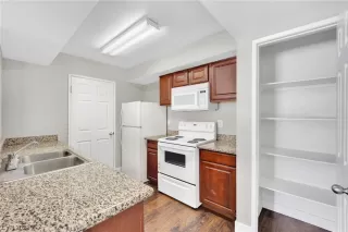 Photo #5: 2534788 Listing