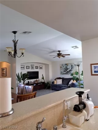 Photo #2: 2534809 Listing