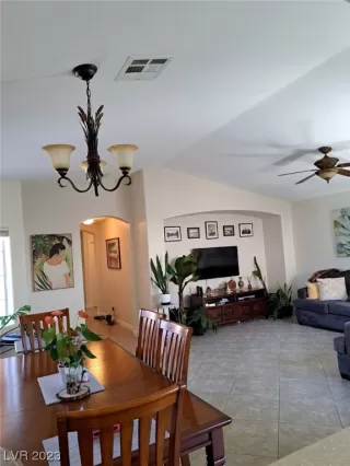 Photo #3: 2534809 Listing