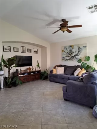 Photo #5: 2534809 Listing