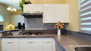 Photo #3: 2534824 Listing