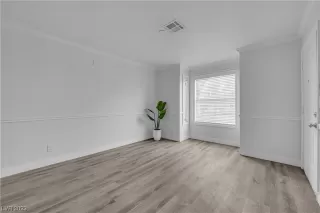 Photo #5: 2534846 Listing