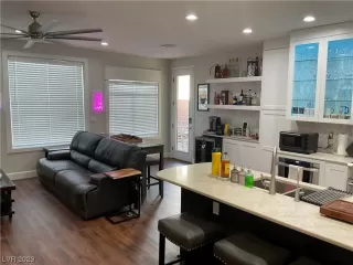 Photo #1: 2534898 Listing 