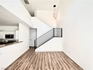 Photo #1: 2534910 Listing 