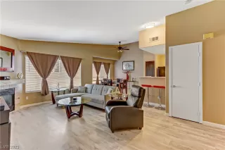 Photo #6: 2534953 Listing