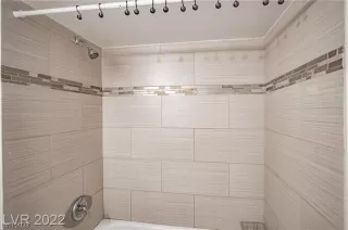 Photo #6: 2534984 Listing